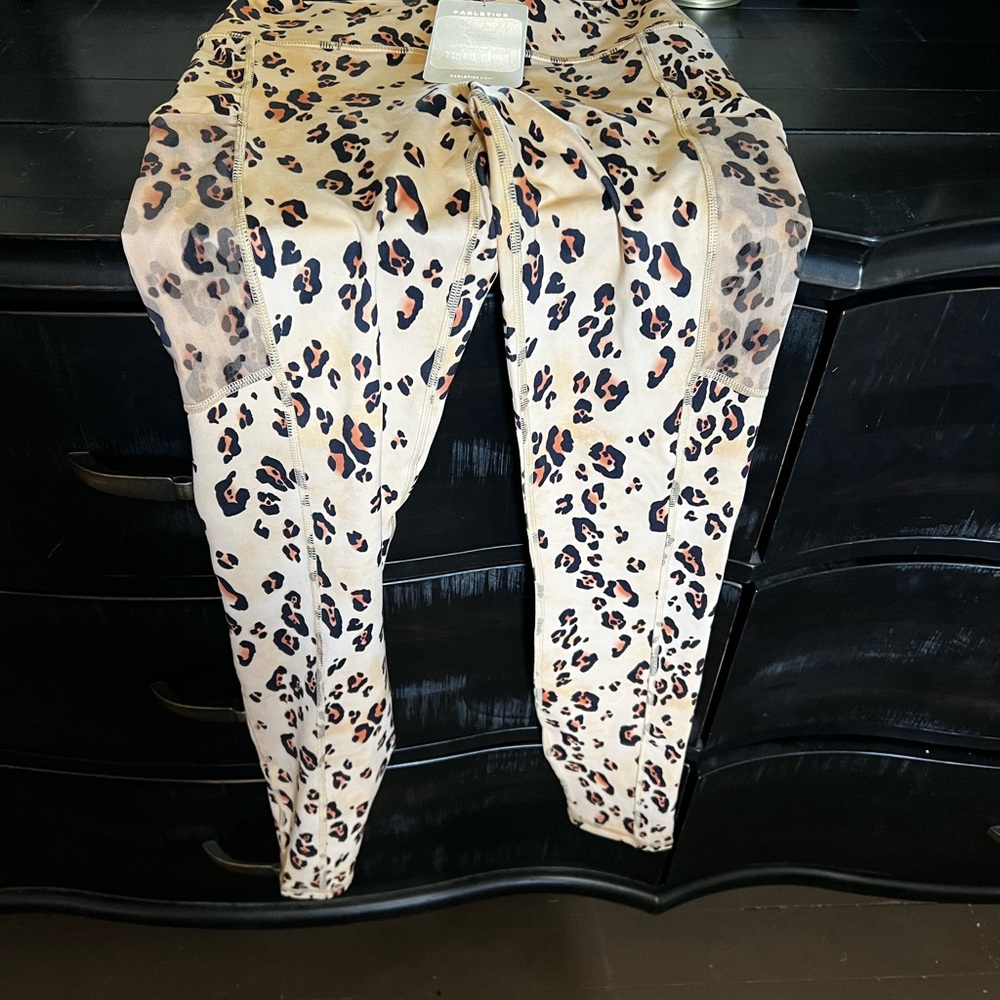 Fabletics Set NWT Leopard Print - Picture 7 of 7